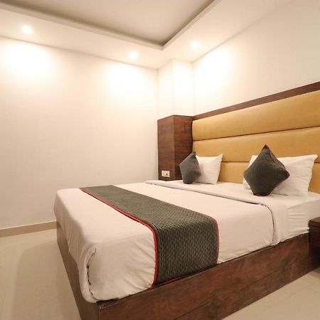 Family Hotel Tark Near Igi Airport Delhi Нью-Делі Екстер'єр фото