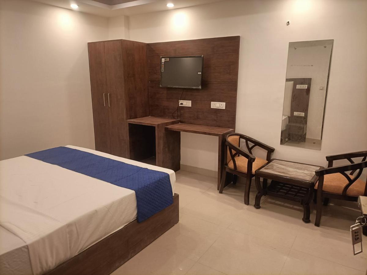 Family Hotel Tark Near Igi Airport Delhi Нью-Делі Екстер'єр фото