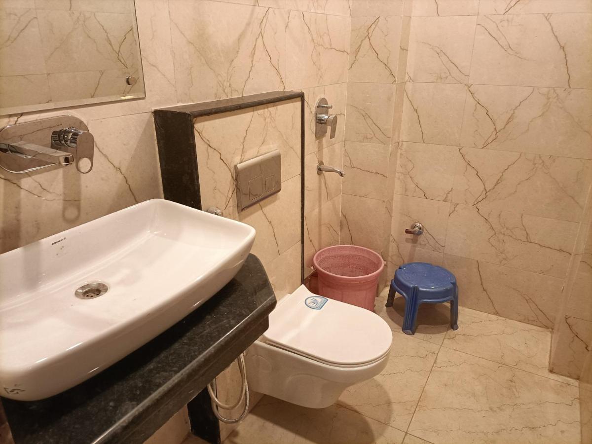 Family Hotel Tark Near Igi Airport Delhi Нью-Делі Екстер'єр фото