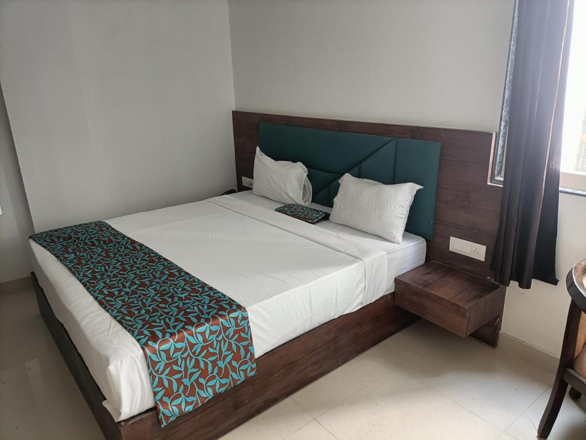Family Hotel Tark Near Igi Airport Delhi Нью-Делі Екстер'єр фото