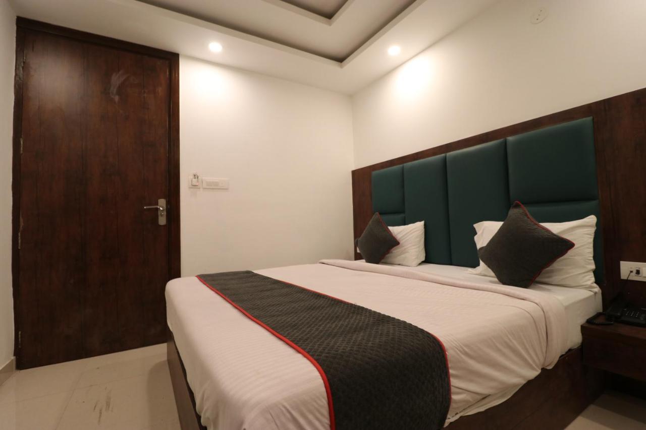 Family Hotel Tark Near Igi Airport Delhi Нью-Делі Екстер'єр фото